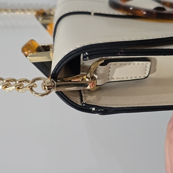 TOPSHOP Capri Buckle Crossbody Bag in Beige, Tortoise Shell Details, Gold Chain - Picture 5 of 16